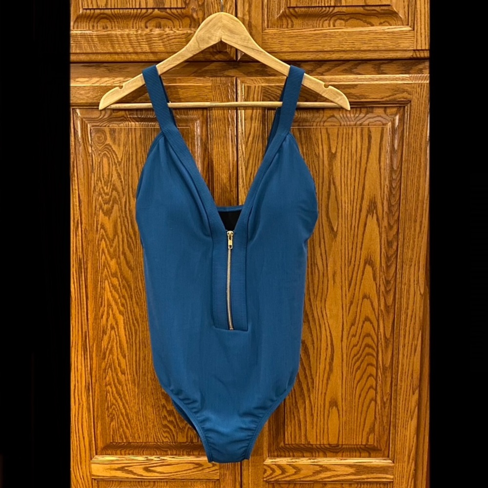 NWT Blue Ribbed One Piece Swimsuit, Size XL
